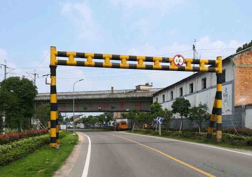 阿里铁路限高架